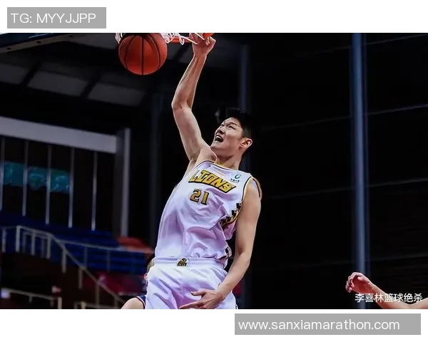 胡金秋：从青涩新星到篮球场上的耀眼巨星的成长之路与未来展望
